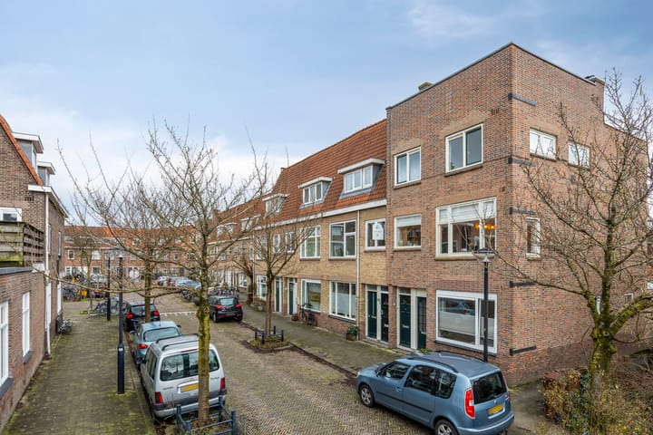 Spacious 6-room upper apartment with conversion permit in Utrecht Zuilen — 78