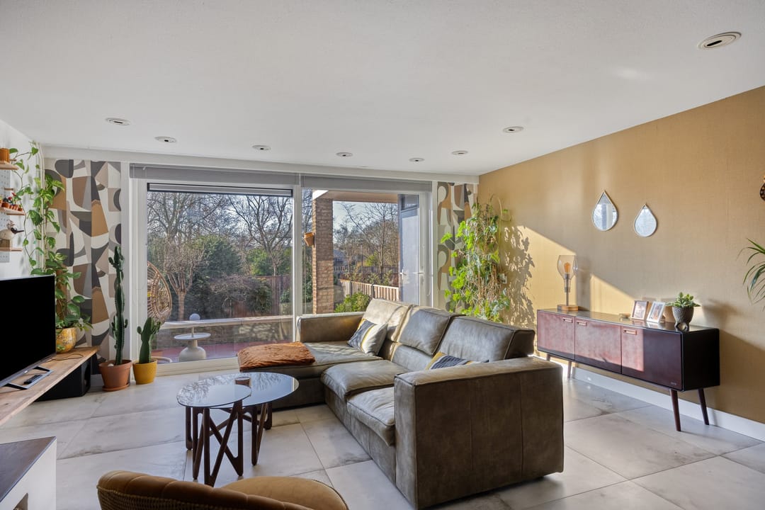 Spacious Split-Level Home with South-Facing Garden by the Water — 15