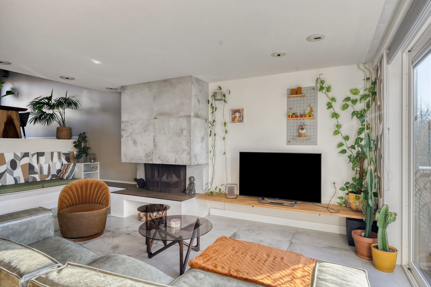 Spacious Split-Level Home with South-Facing Garden by the Water — 19