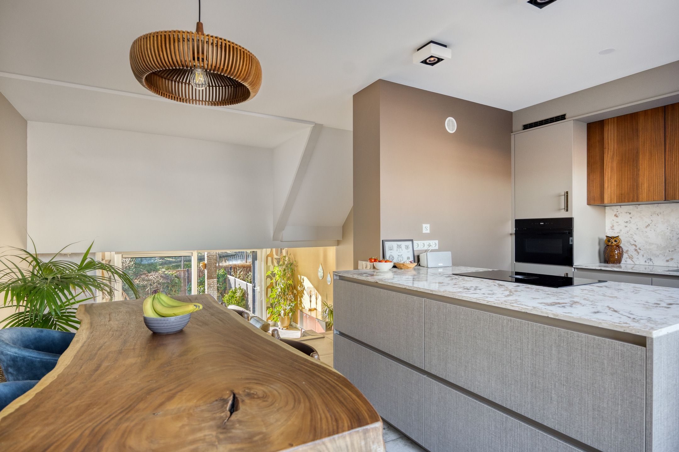 Spacious Split-Level Home with South-Facing Garden by the Water — 29
