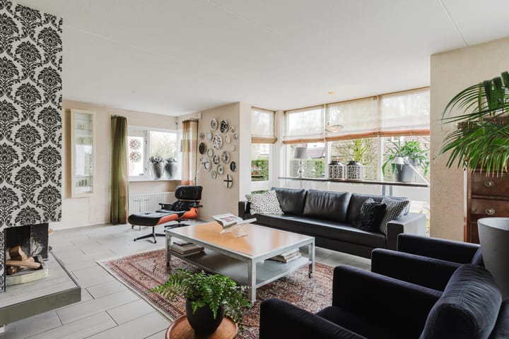 Exclusive Architectural Design Villa with Five Bedrooms in Apeldoorn — 27