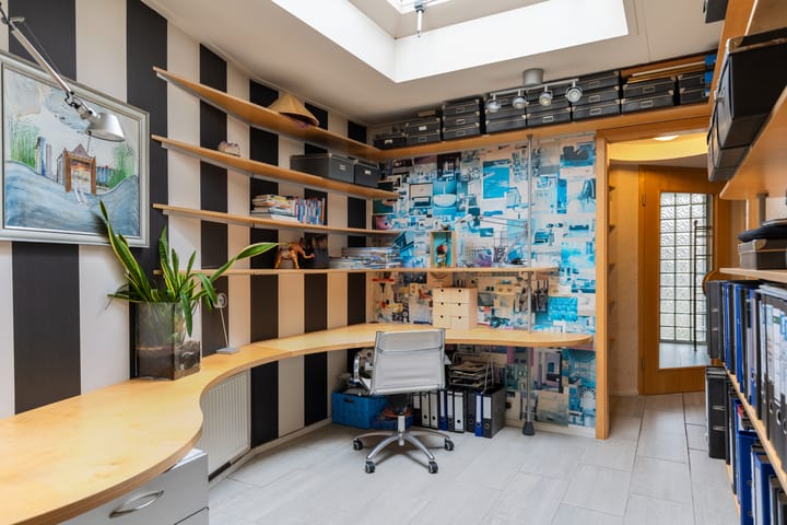 Exclusive Architectural Design Villa with Five Bedrooms in Apeldoorn — 31
