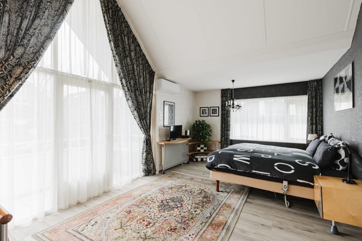 Exclusive Architectural Design Villa with Five Bedrooms in Apeldoorn — 38