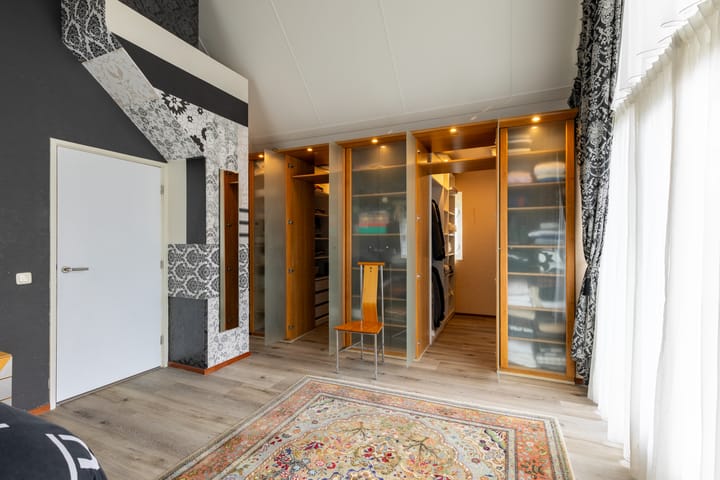 Exclusive Architectural Design Villa with Five Bedrooms in Apeldoorn — 40