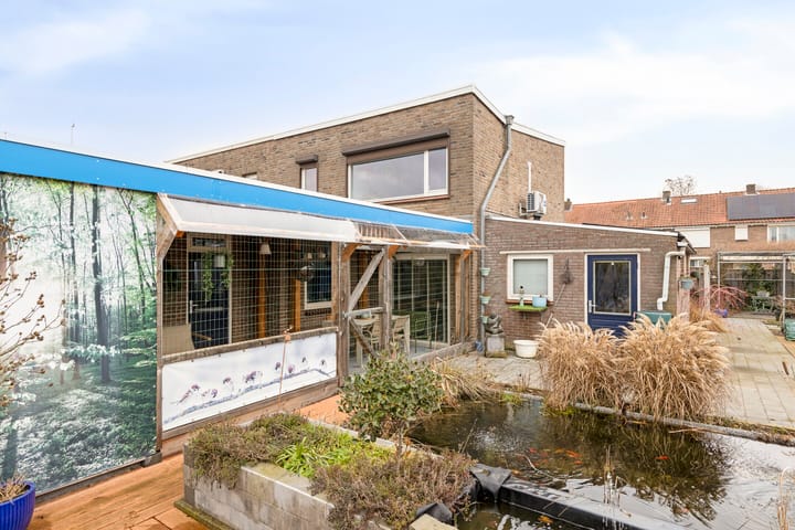 Corner House with New Bathroom, Garage and Spacious Garden in Schadewijk — 47