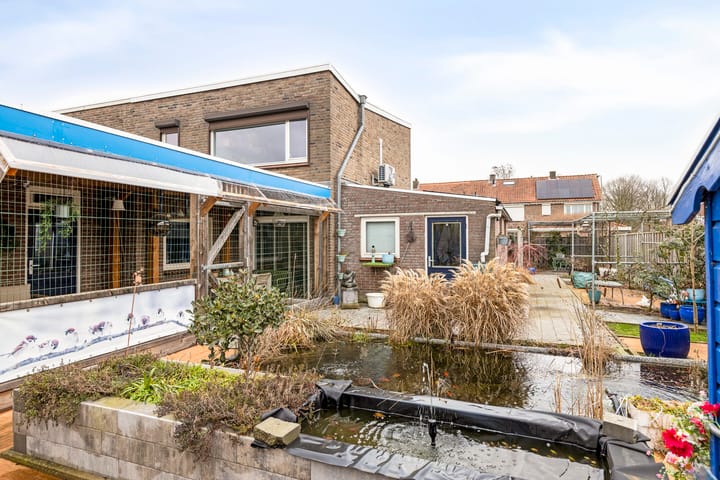 Corner House with New Bathroom, Garage and Spacious Garden in Schadewijk — 55