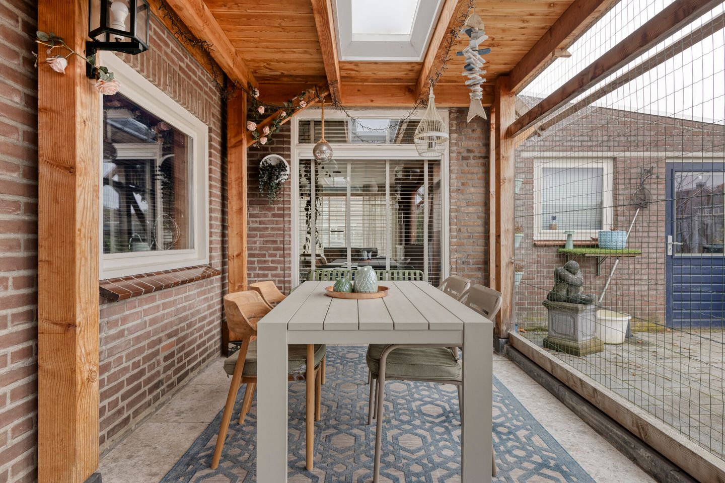 Corner House with New Bathroom, Garage and Spacious Garden in Schadewijk — 43