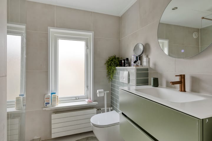 Corner House with New Bathroom, Garage and Spacious Garden in Schadewijk — 27