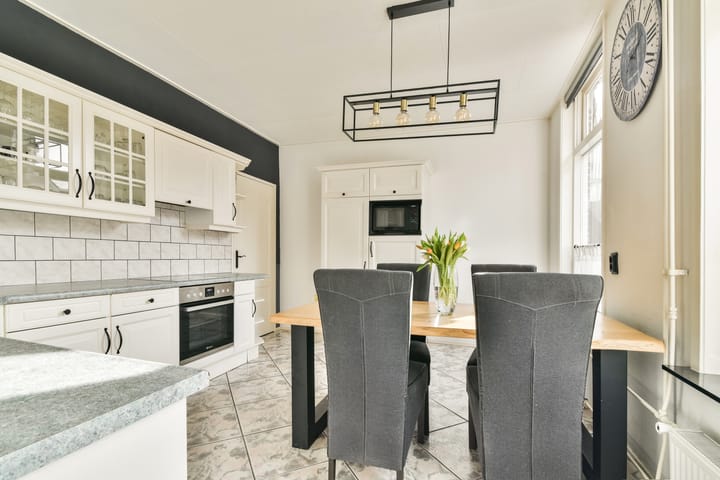 Characteristic semi-detached home with unique riverside location and five bedrooms — 17