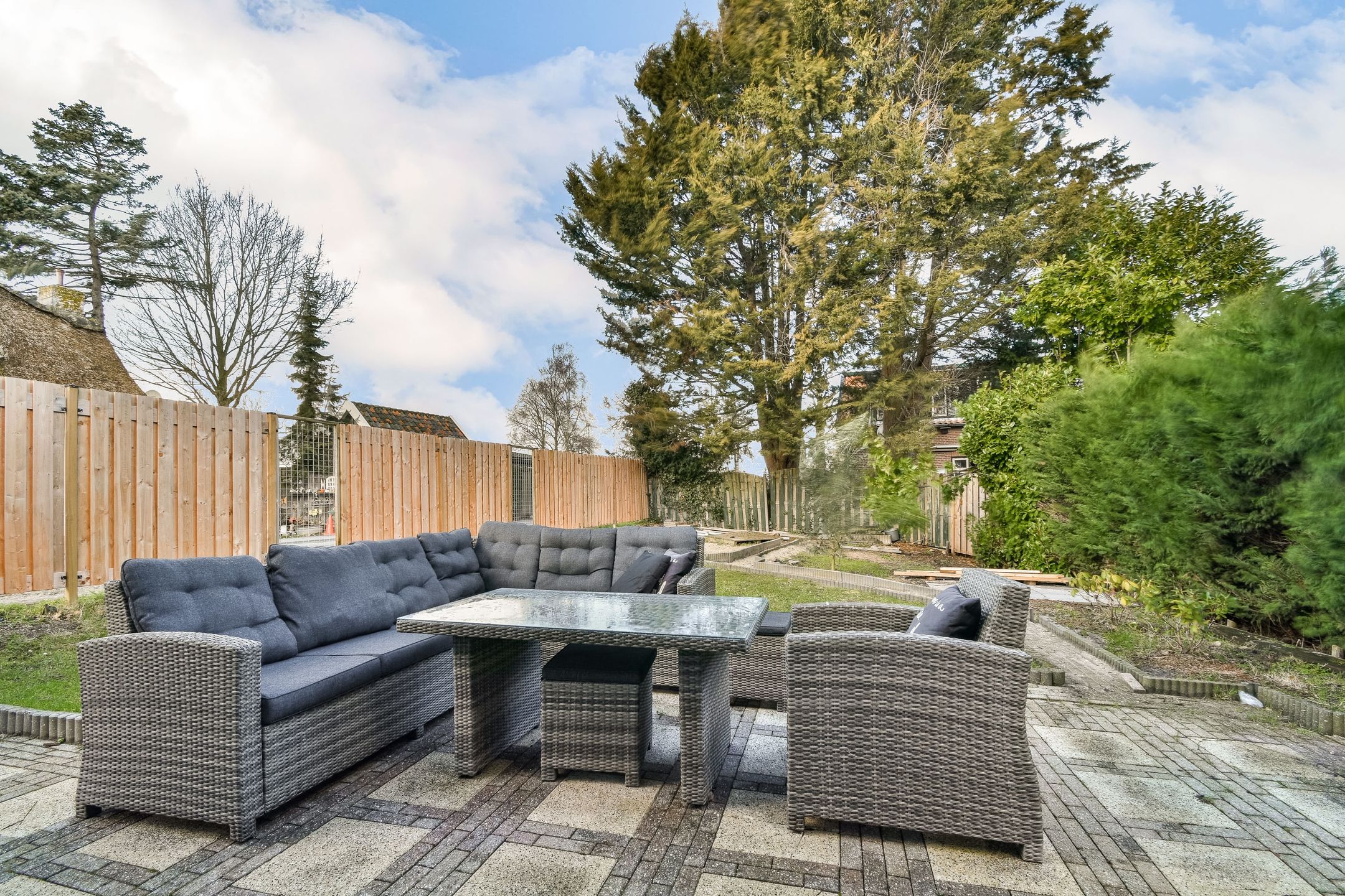 Characteristic semi-detached home with unique riverside location and five bedrooms — 54