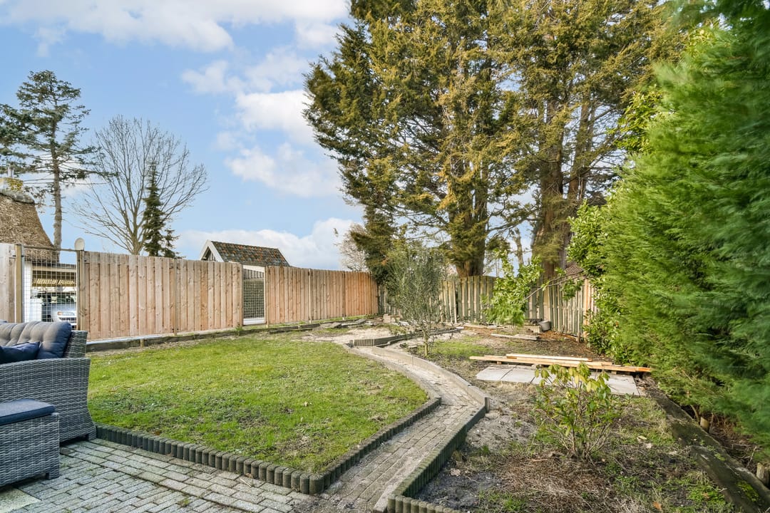 Characteristic semi-detached home with unique riverside location and five bedrooms — 56