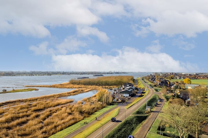Characteristic semi-detached home with unique riverside location and five bedrooms — 63