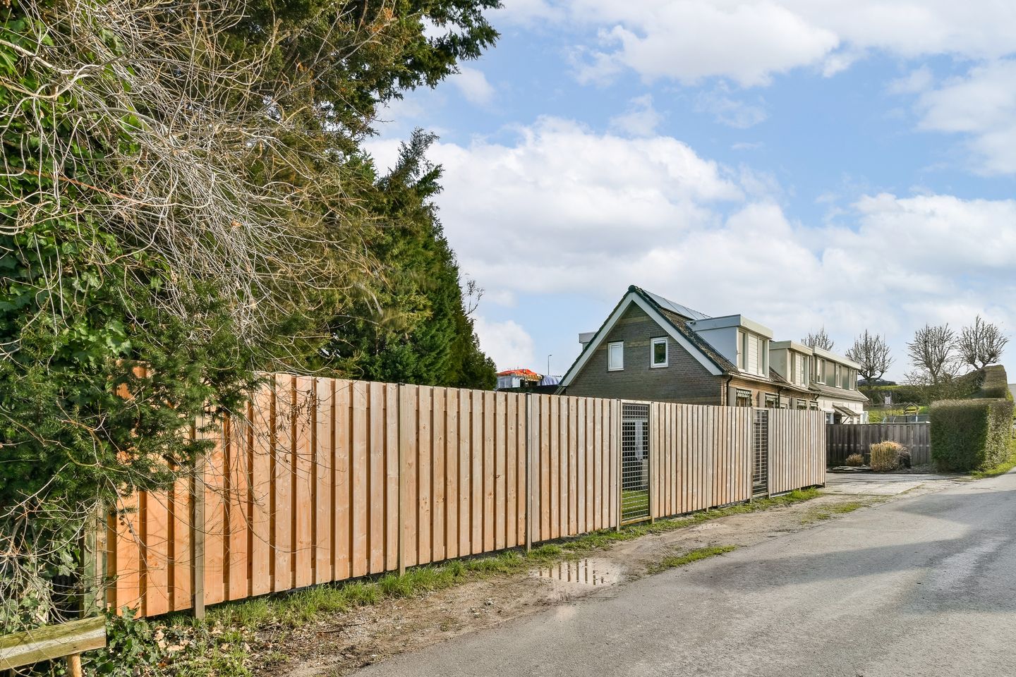 Characteristic semi-detached home with unique riverside location and five bedrooms — 58