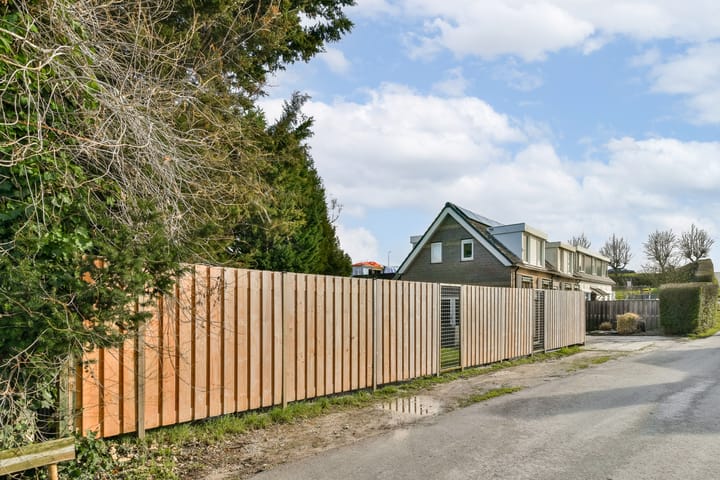 Characteristic semi-detached home with unique riverside location and five bedrooms — 57