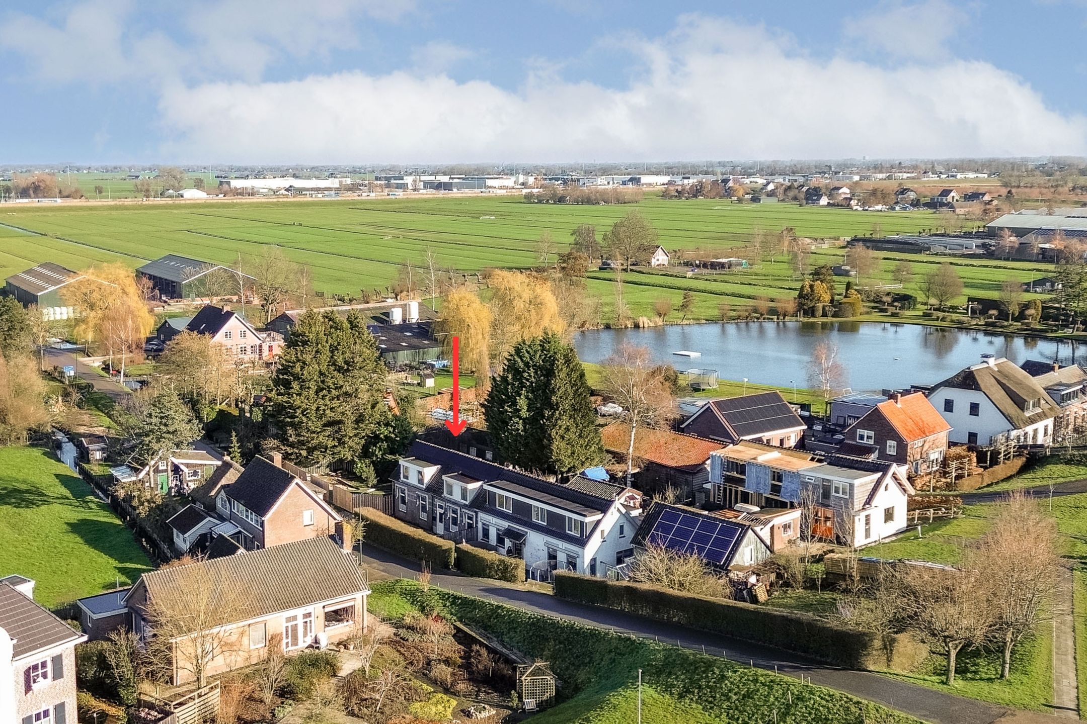Characteristic semi-detached home with unique riverside location and five bedrooms — 60