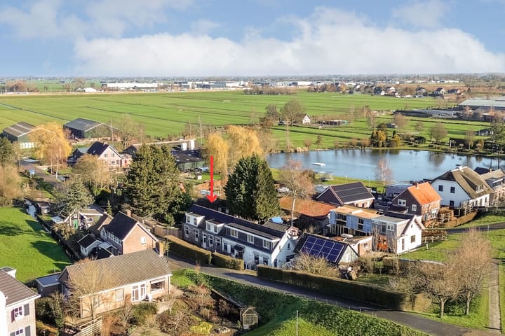 Characteristic semi-detached home with unique riverside location and five bedrooms — 59