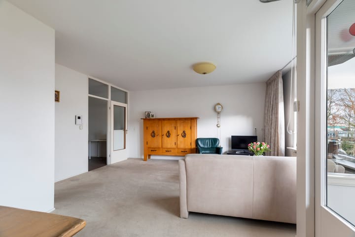 Spacious 3-Room Senior Apartment with Balcony in Barendrecht — 22