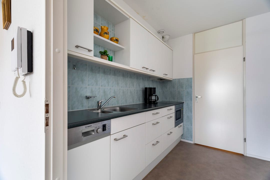 Spacious 3-Room Senior Apartment with Balcony in Barendrecht — 31
