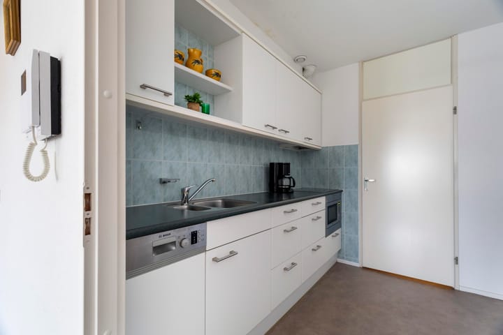 Spacious 3-Room Senior Apartment with Balcony in Barendrecht — 30