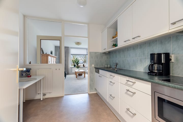 Spacious 3-Room Senior Apartment with Balcony in Barendrecht — 32