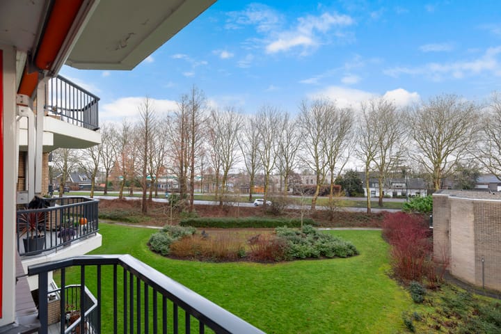 Spacious 3-Room Senior Apartment with Balcony in Barendrecht — 36