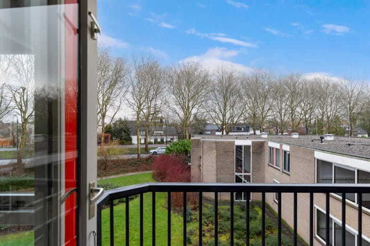 Spacious 3-Room Senior Apartment with Balcony in Barendrecht — 34