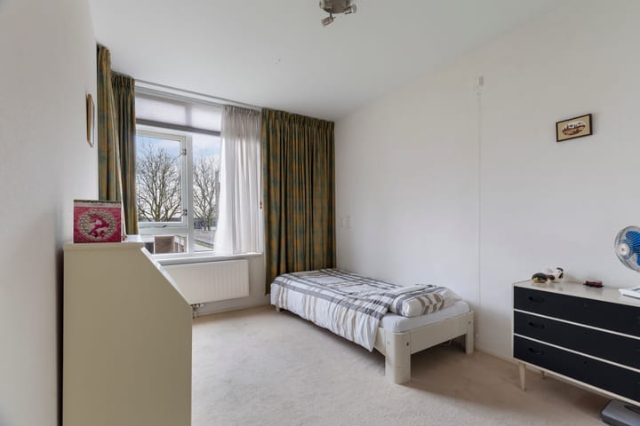 Spacious 3-Room Senior Apartment with Balcony in Barendrecht — 40