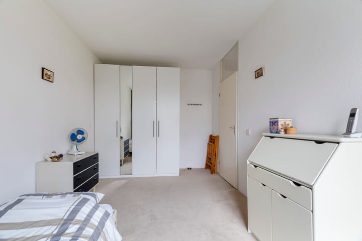 Spacious 3-Room Senior Apartment with Balcony in Barendrecht — 42
