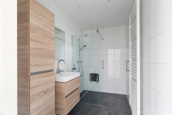 Spacious 3-Room Senior Apartment with Balcony in Barendrecht — 46