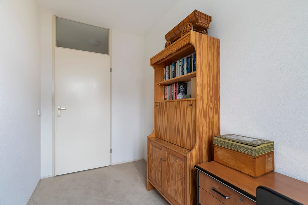 Spacious 3-Room Senior Apartment with Balcony in Barendrecht — 55