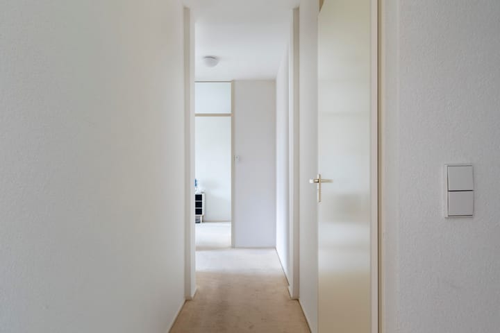 Spacious 3-Room Senior Apartment with Balcony in Barendrecht — 38