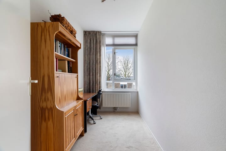 Spacious 3-Room Senior Apartment with Balcony in Barendrecht — 52