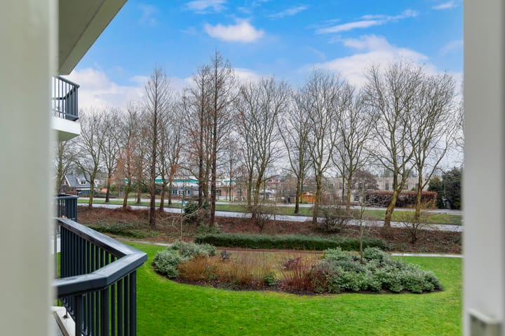 Spacious 3-Room Senior Apartment with Balcony in Barendrecht — 60