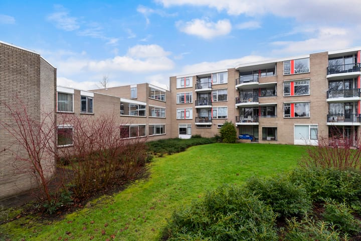 Spacious 3-Room Senior Apartment with Balcony in Barendrecht — 62