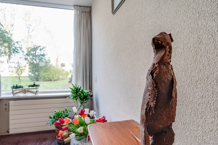 Spacious Family Home with 4 Bedrooms and Sunny Garden — 23