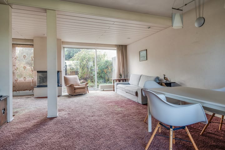 Spacious Family Home with 4 Bedrooms and Sunny Garden — 25