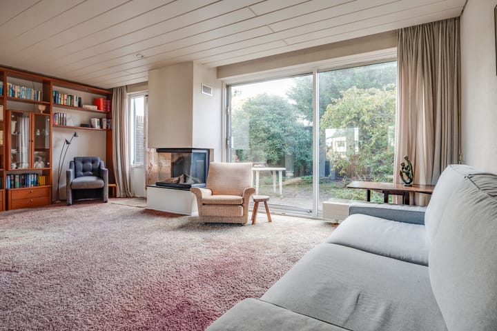 Spacious Family Home with 4 Bedrooms and Sunny Garden — 27