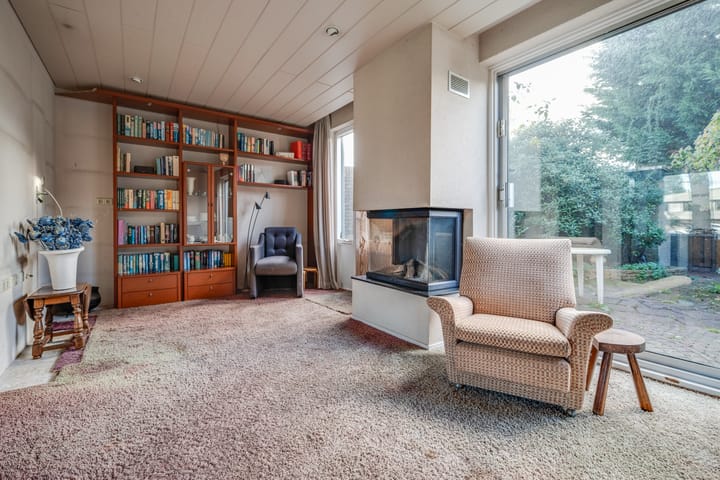 Spacious Family Home with 4 Bedrooms and Sunny Garden — 29