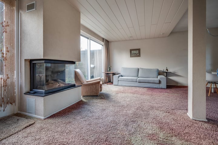 Spacious Family Home with 4 Bedrooms and Sunny Garden — 31