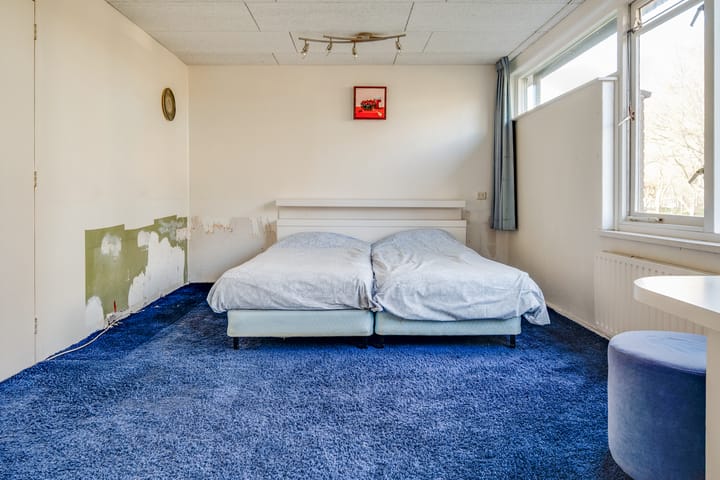 Spacious Family Home with 4 Bedrooms and Sunny Garden — 51
