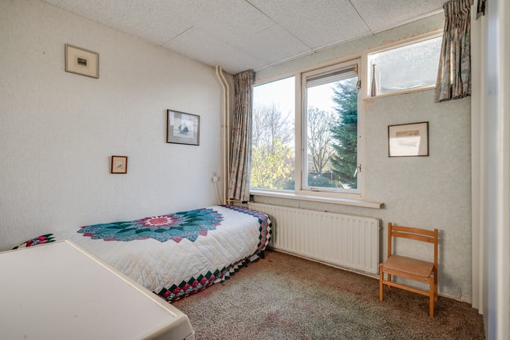 Spacious Family Home with 4 Bedrooms and Sunny Garden — 65