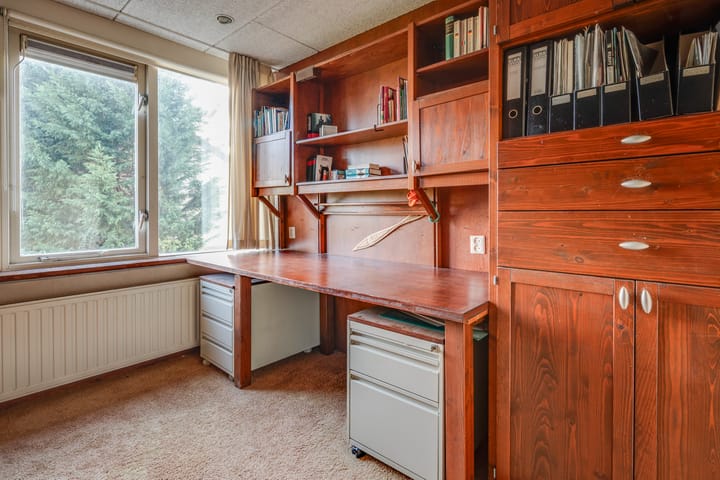 Spacious Family Home with 4 Bedrooms and Sunny Garden — 67