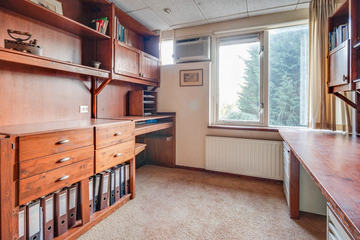Spacious Family Home with 4 Bedrooms and Sunny Garden — 69