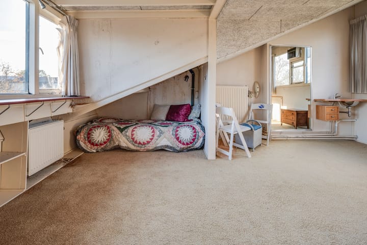 Spacious Family Home with 4 Bedrooms and Sunny Garden — 85