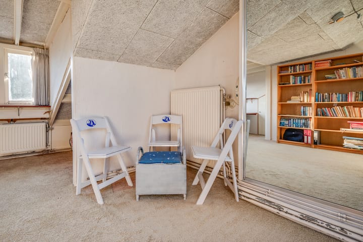 Spacious Family Home with 4 Bedrooms and Sunny Garden — 87