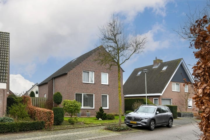 Foto 2 van Van Breestraat 6