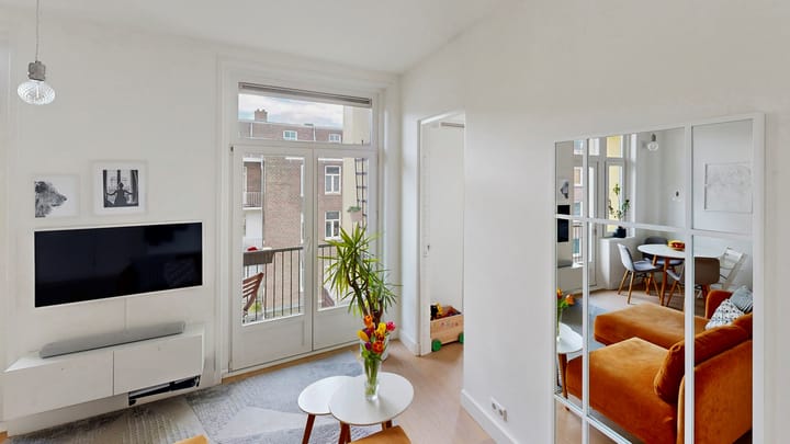 Renovated Apartment with Two Bathrooms and Sunny Balcony in Amsterdam Oost — 28
