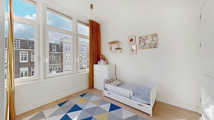 Renovated Apartment with Two Bathrooms and Sunny Balcony in Amsterdam Oost — 30