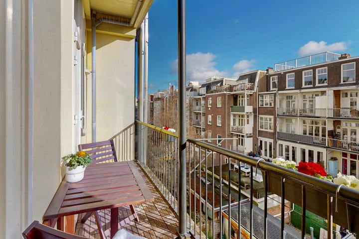 Renovated Apartment with Two Bathrooms and Sunny Balcony in Amsterdam Oost — 20