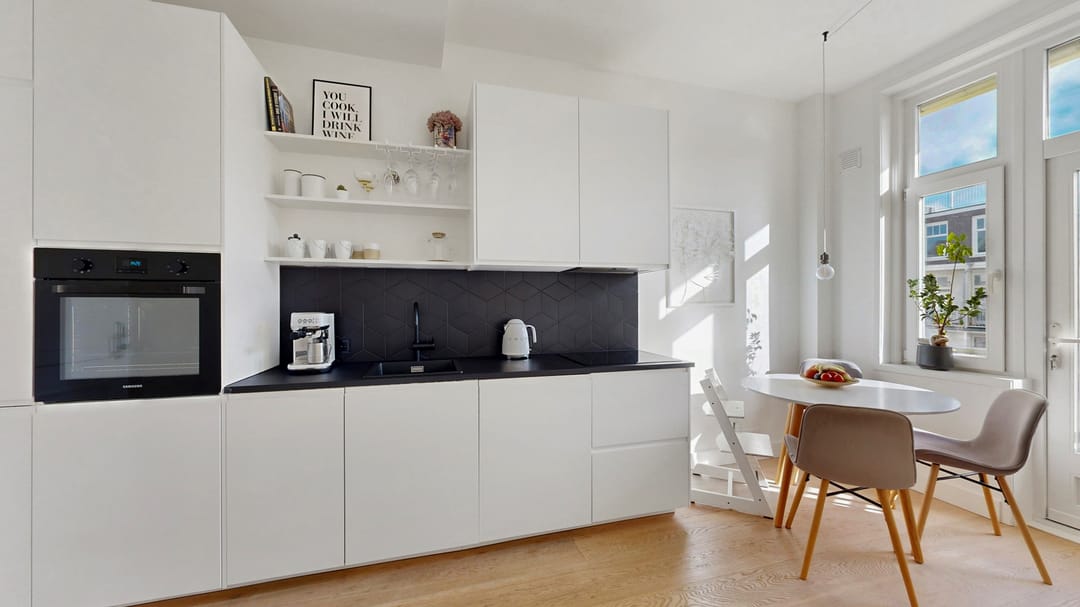 Renovated Apartment with Two Bathrooms and Sunny Balcony in Amsterdam Oost — 13
